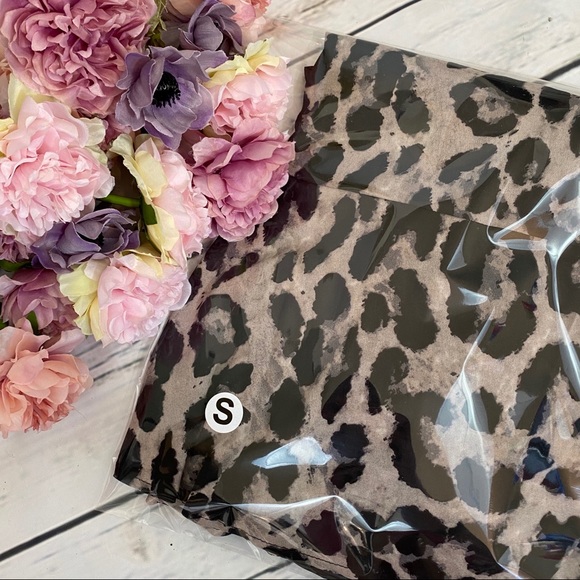 Summer Chiffon Leopard Mini Dress with Bell Sleeve - Picture 12 of 13